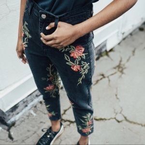 NWOT Topshop Moto Embroidered Mom Jeans